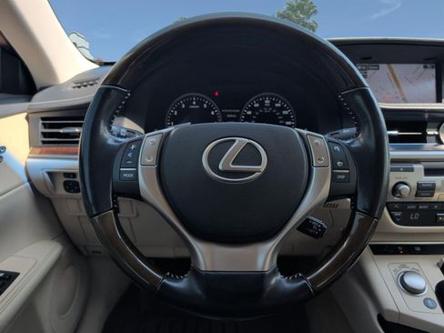 Used 2015 Lexus ES 350 w/ Luxury Package FWD image 13
