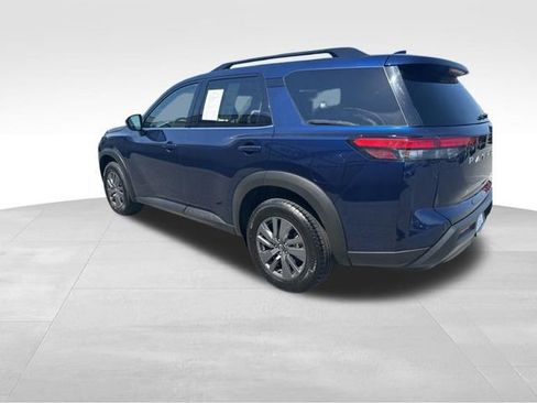 Used 2025 Nissan Pathfinder SV AWD/4WD image 4