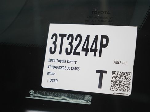 Used 2025 Toyota Camry SE image 28