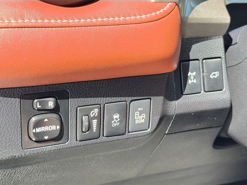 Used 2014 Toyota RAV4 Limited w/ Technology Package image 10