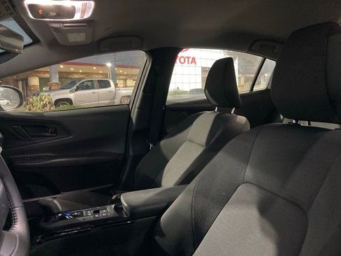 Used 2025 Toyota Prius LE FWD image 10