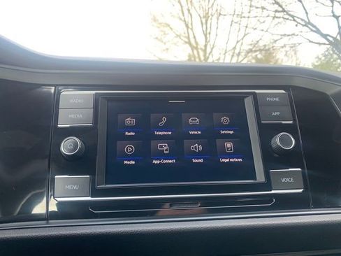 Used 2024 Volkswagen Jetta Sport image 13