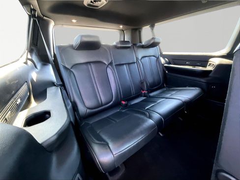 Used 2024 Jeep Wagoneer L Series II w/ Flexible Seating Group AWD/4WD image 26