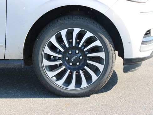 Used 2023 Lincoln Navigator Reserve RWD image 12
