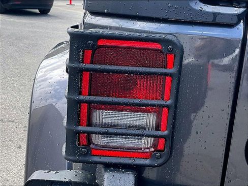 Used 2018 Jeep Wrangler Sport image 27