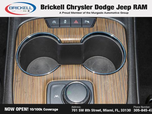 Used 2023 GMC Acadia SLE image 27