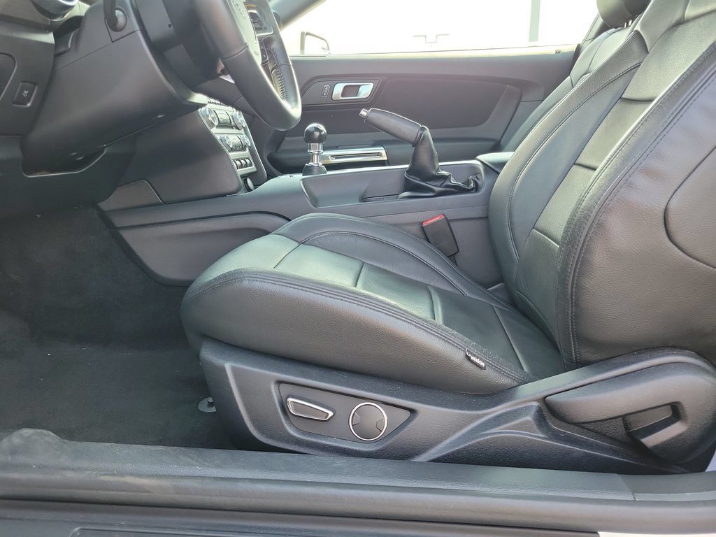 Used 2018 Ford Mustang GT w/ GT Performance Package RWD image 16