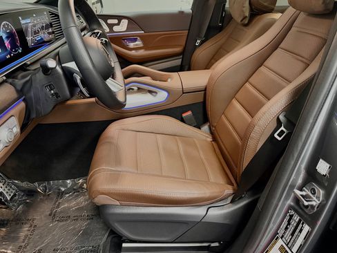 Used 2025 Mercedes-Benz GLS 450 4MATIC image 23