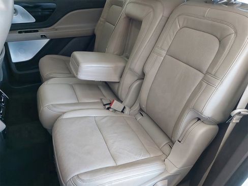 Used 2020 Lincoln Aviator Reserve w/ Equipment Group 202A image 16