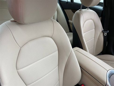Used 2019 Mercedes-Benz C 300 4MATIC Sedan image 7