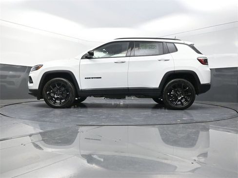 New 2026 Jeep Compass Latitude image 20