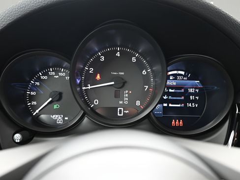 Certified 2025 Porsche Macan AWD/4WD image 19