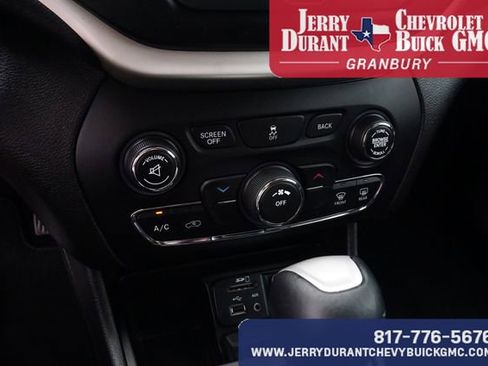 Used 2018 Jeep Cherokee Latitude Plus FWD image 13