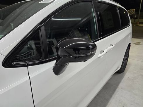New 2026 Chrysler Pacifica Limited w/ S Appearance Package AWD/4WD image 11