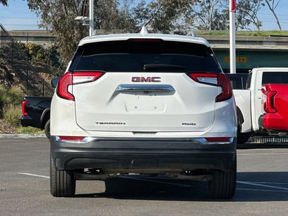 Used 2024 GMC Terrain SLT