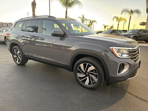 New 2026 Volkswagen Atlas SE FWD image 2