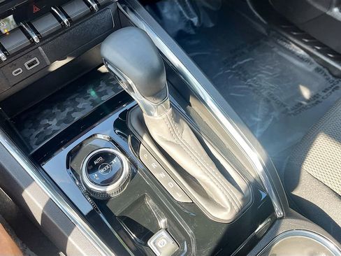 Used 2024 GMC Canyon Elevation w/ Convenience Package image 17