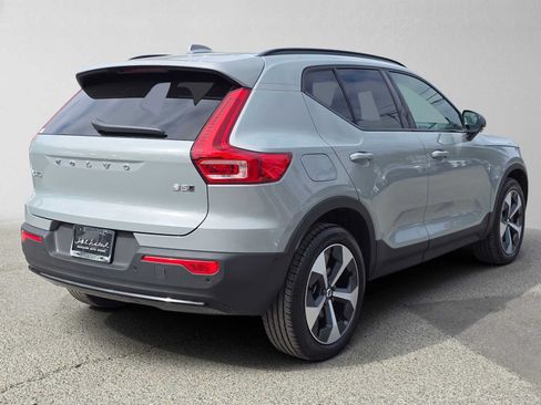 Used 2026 Volvo XC40 B5 Plus w/ Protection Package Premier AWD/4WD image 3