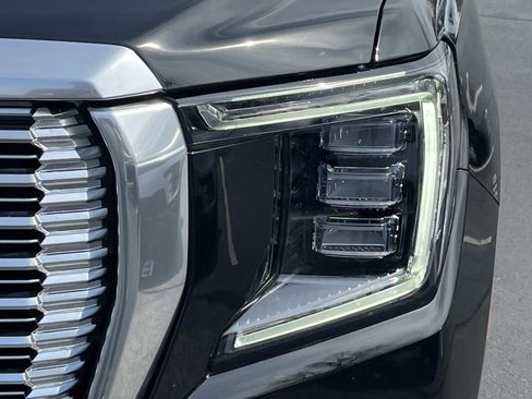 Used 2023 GMC Yukon XL Denali w/ Denali Reserve Package image 9