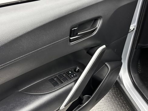 Used 2025 Toyota Corolla Cross LE FWD image 18