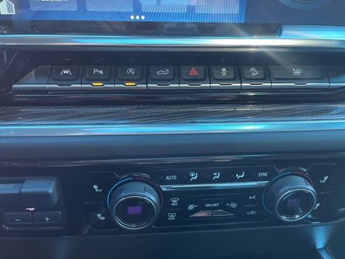 Used 2022 Chevrolet Silverado 1500 LT Trail Boss w/ LT Trail Boss Premium Package image 16