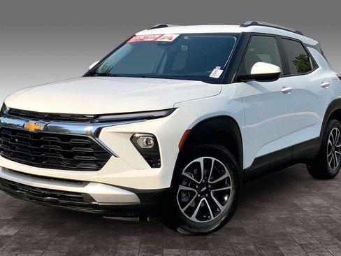 Used 2024 Chevrolet TrailBlazer LT FWD image 1
