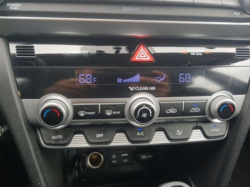 Used 2020 Hyundai Elantra SE w/ Cargo Package (C1) image 22