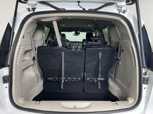 Used 2023 Chrysler Pacifica Touring-L FWD image 21