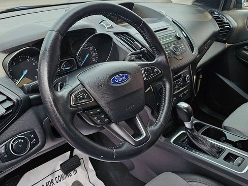 Used 2017 Ford Escape SE w/ SE Sport Appearance Package FWD image 5