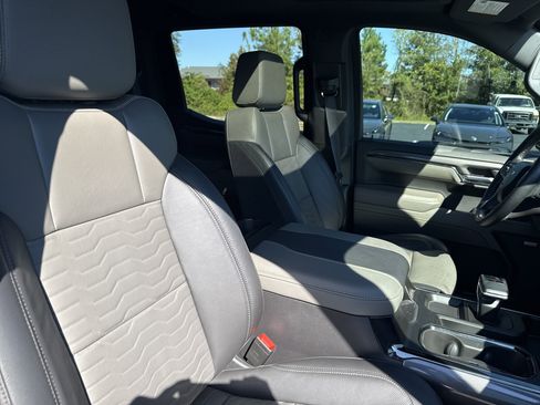 Used 2023 Chevrolet Silverado 1500 ZR2 w/ Technology Package image 38