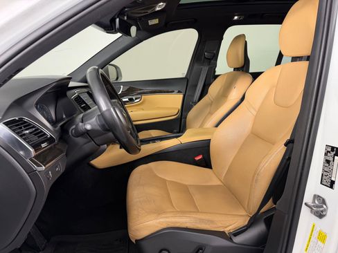 Used 2018 Volvo XC90 T6 Momentum w/ Convenience Package image 5