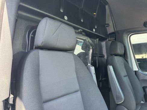 Used 2022 Mercedes-Benz Sprinter 2500 image 17