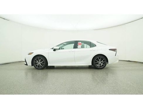 Used 2023 Toyota Camry SE FWD image 25
