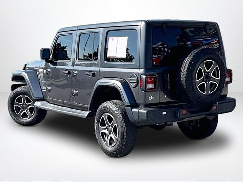 Used 2019 Jeep Wrangler Unlimited Sahara w/ Uconnect 4C Nav & Sound Group AWD/4WD image 14