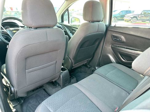 Used 2017 Chevrolet Trax LS AWD/4WD image 24