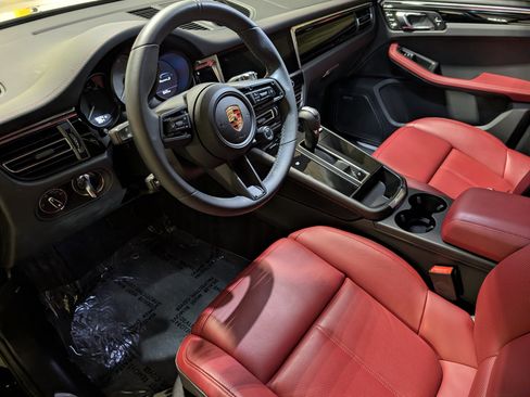 Certified 2025 Porsche Macan S AWD/4WD image 46