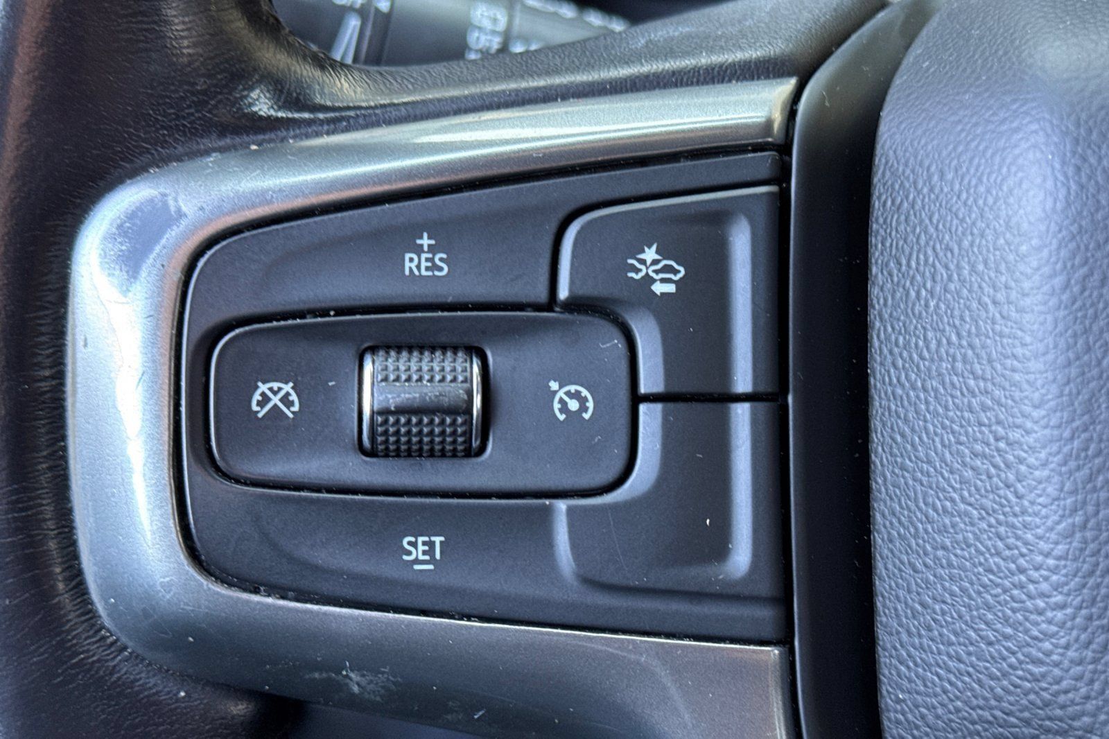 Used 2022 Chevrolet Suburban LT AWD/4WD image 37