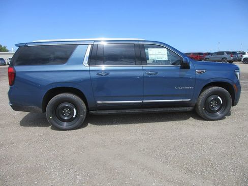 New 2026 GMC Yukon XL Elevation w/ Elevation Premium Package AWD/4WD image 3