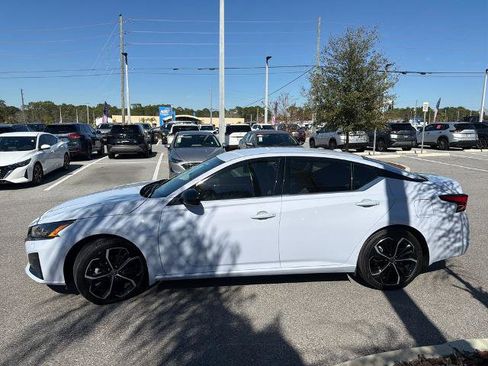 Certified 2025 Nissan Altima 2.5 SR image 4