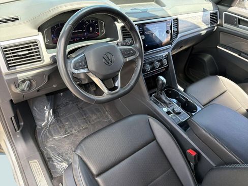 Used 2023 Volkswagen Atlas Cross Sport SE w/ Black Wheel Package AWD/4WD image 4
