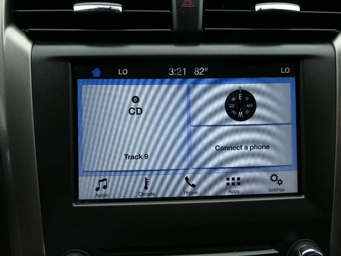 Used 2018 Ford Fusion SE w/ Fusion SE Technology Package FWD image 17