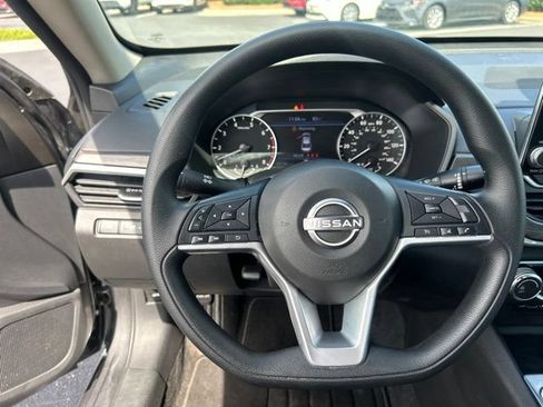 Used 2025 Nissan Altima 2.5 SV FWD image 18