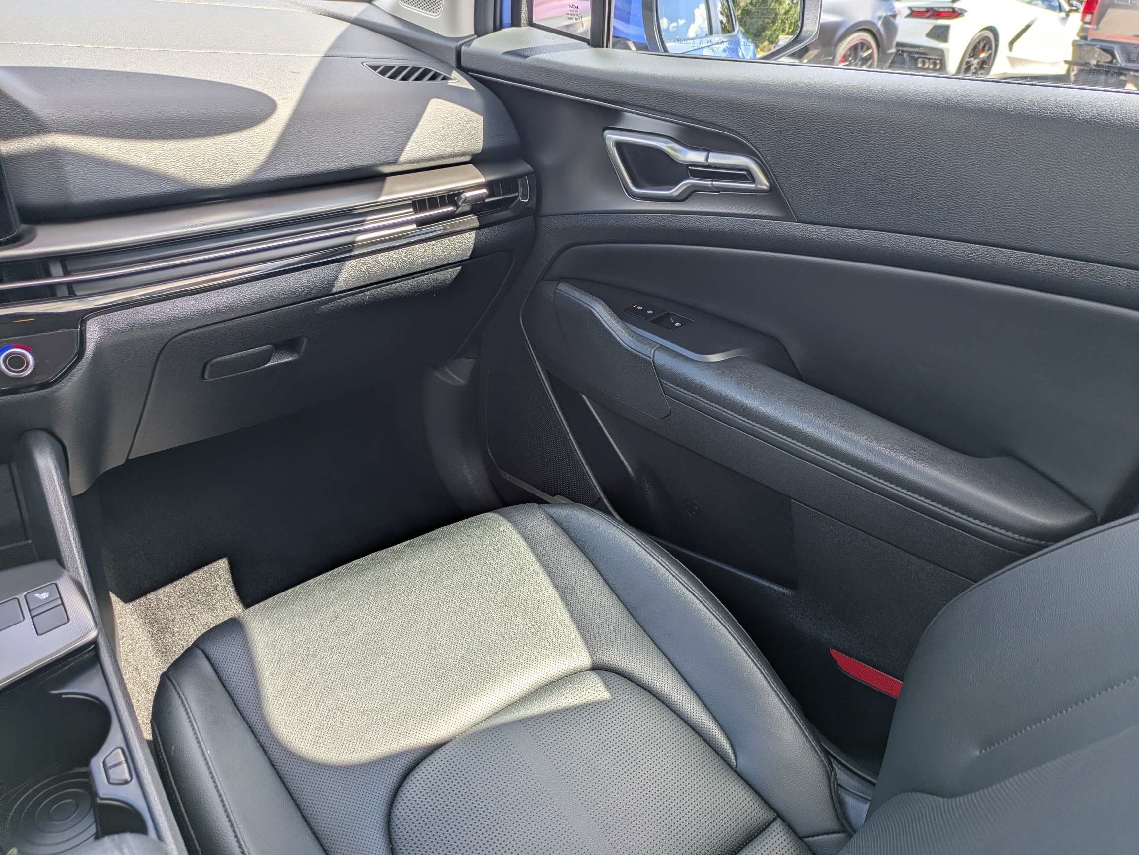 Used 2026 Kia Sportage EX FWD image 17