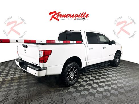 Used 2021 Nissan Titan SV w/ SV Convenience Package image 7
