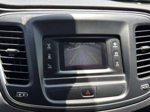 Used 2015 Chrysler 200 Limited w/ Convenience Group FWD image 21