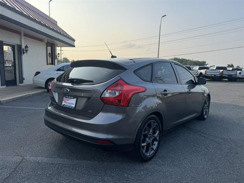 Used 2014 Ford Focus SE w/ Equipment Group 201A FWD image 5