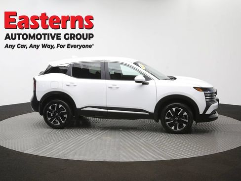 Used 2025 Nissan Kicks SV AWD/4WD image 46