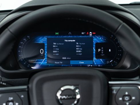 New 2026 Volvo XC40 B5 Plus w/ Protection Package Premier AWD/4WD image 18