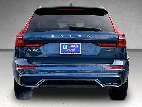 Certified 2023 Volvo XC60 B5 Plus w/ Climate Package image 5