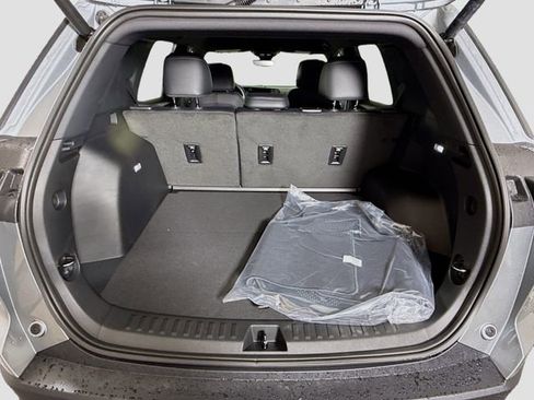 New 2026 Chevrolet Equinox LT w/ Convenience Package II FWD image 24